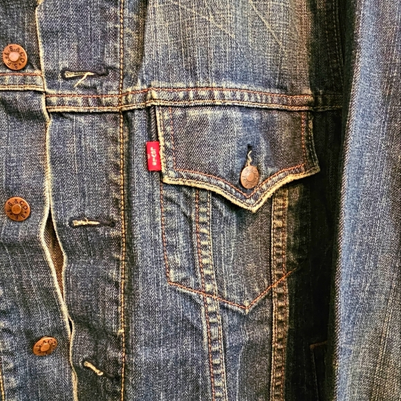 Levi Men's Denim Jacket - Picture 2 of 5